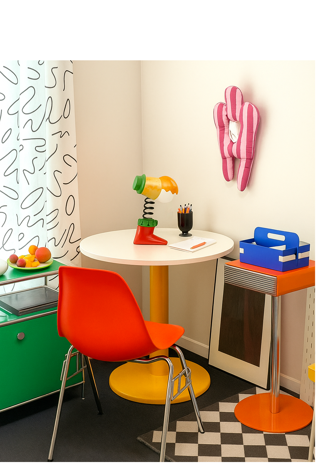 孟菲斯 workspace with sculptural lamp and furniture